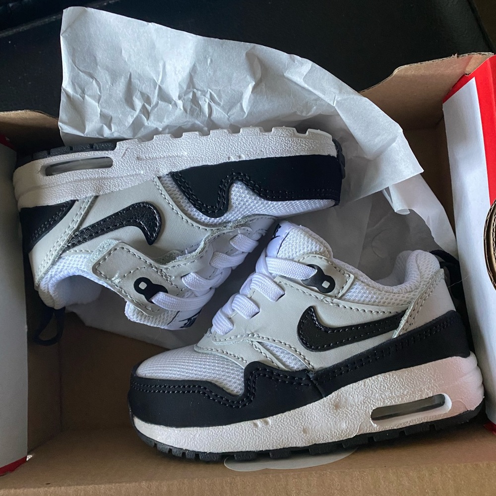 Nike Kids' Black and White Sneakers